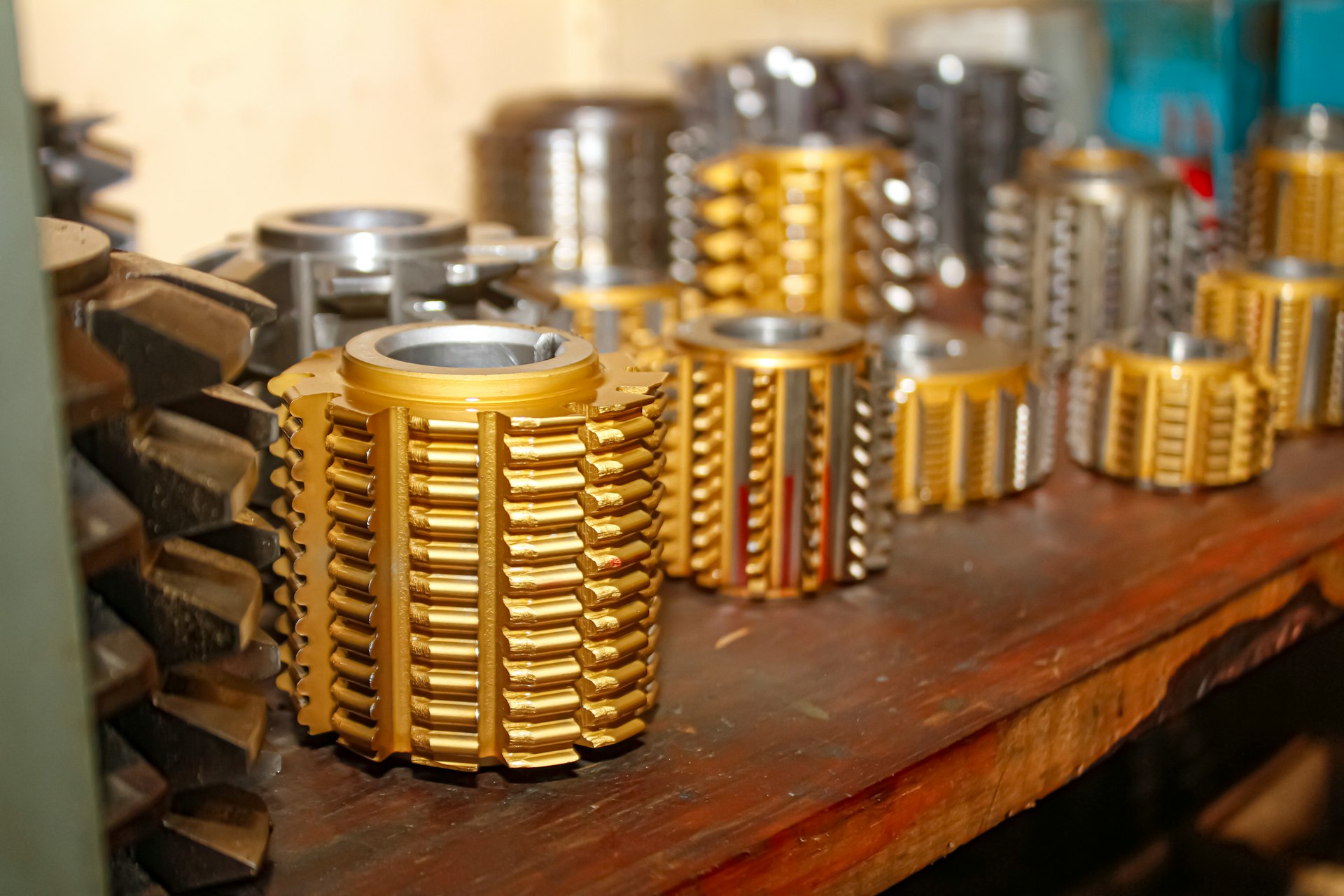 Gear cutting tool